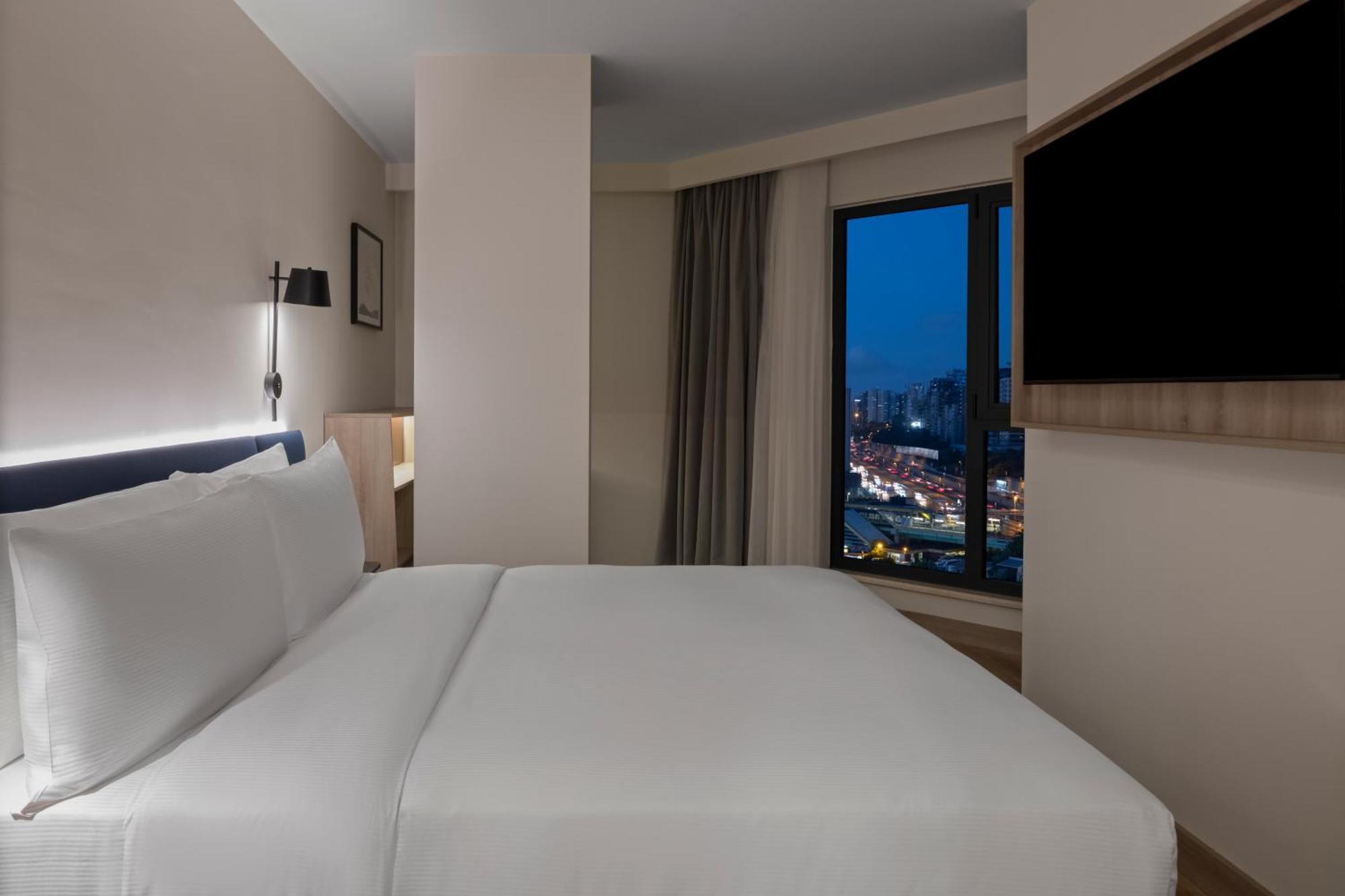Hampton By Hilton Istanbul Merter Exterior foto