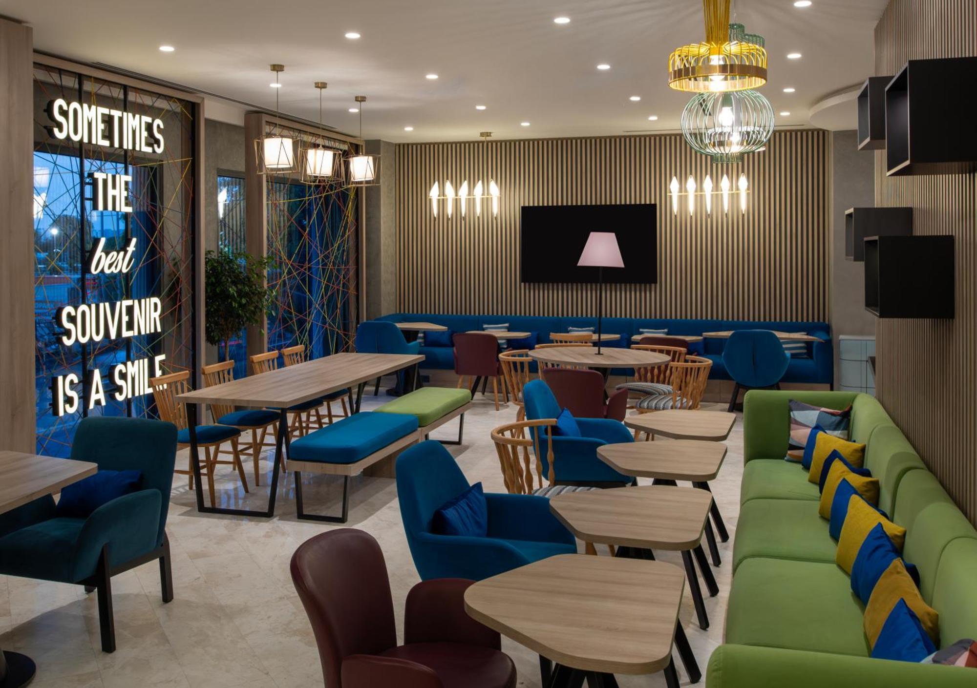 Hampton By Hilton Istanbul Merter Exterior foto