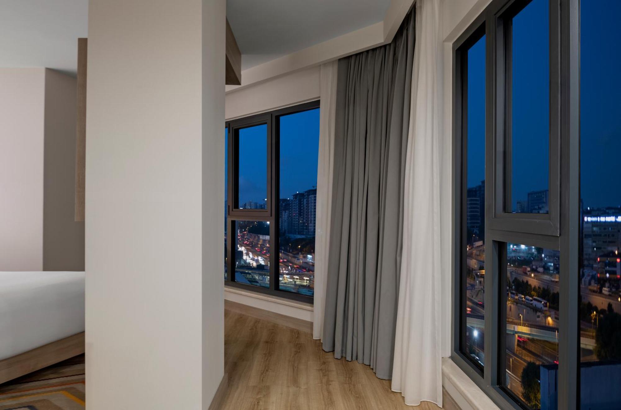 Hampton By Hilton Istanbul Merter Exterior foto