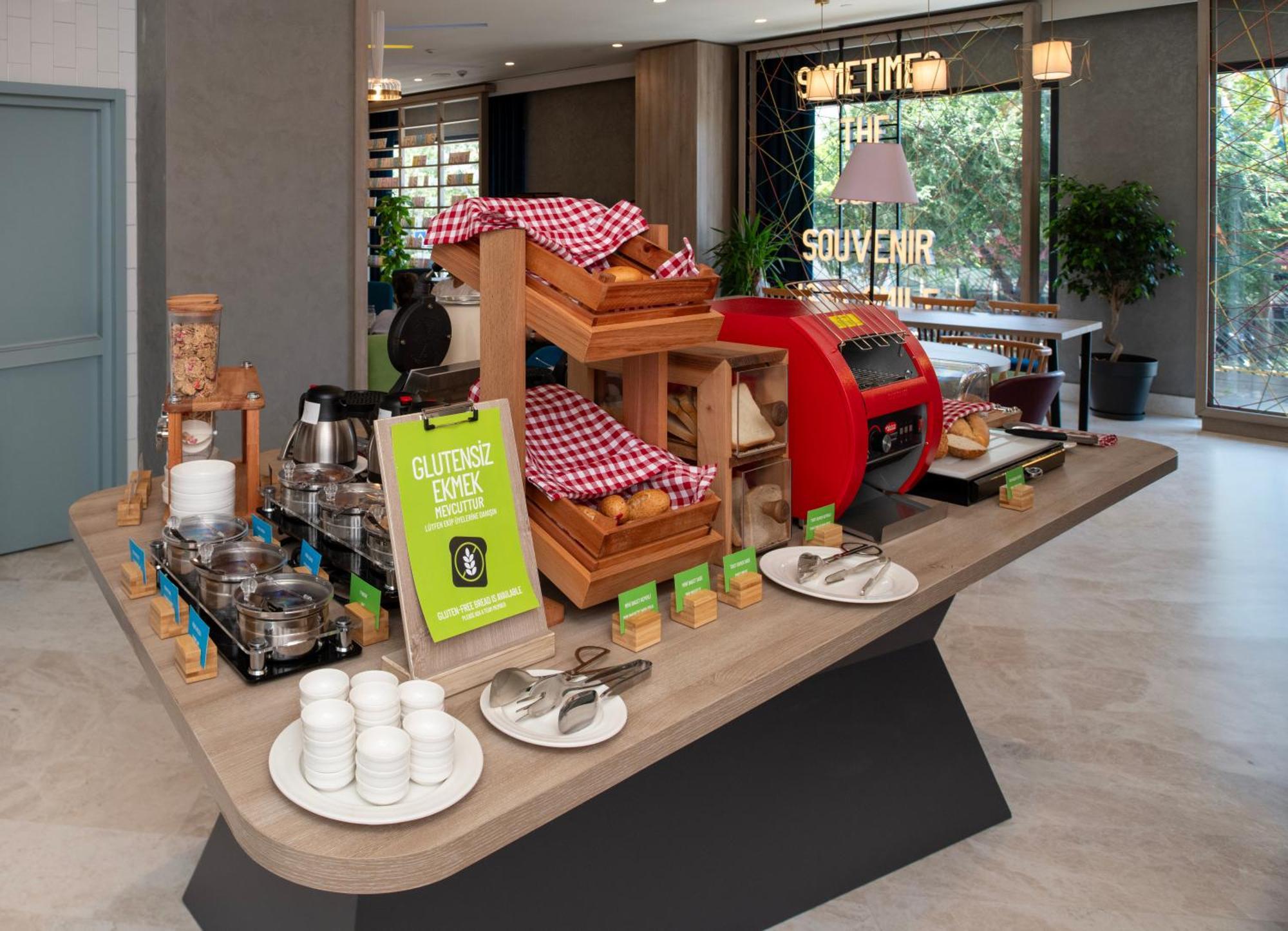 Hampton By Hilton Istanbul Merter Exterior foto